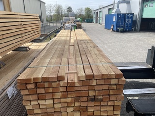 Ca. 77x Douglas Regels Fijnbezaagd, 50x75mm, lengte 500cm